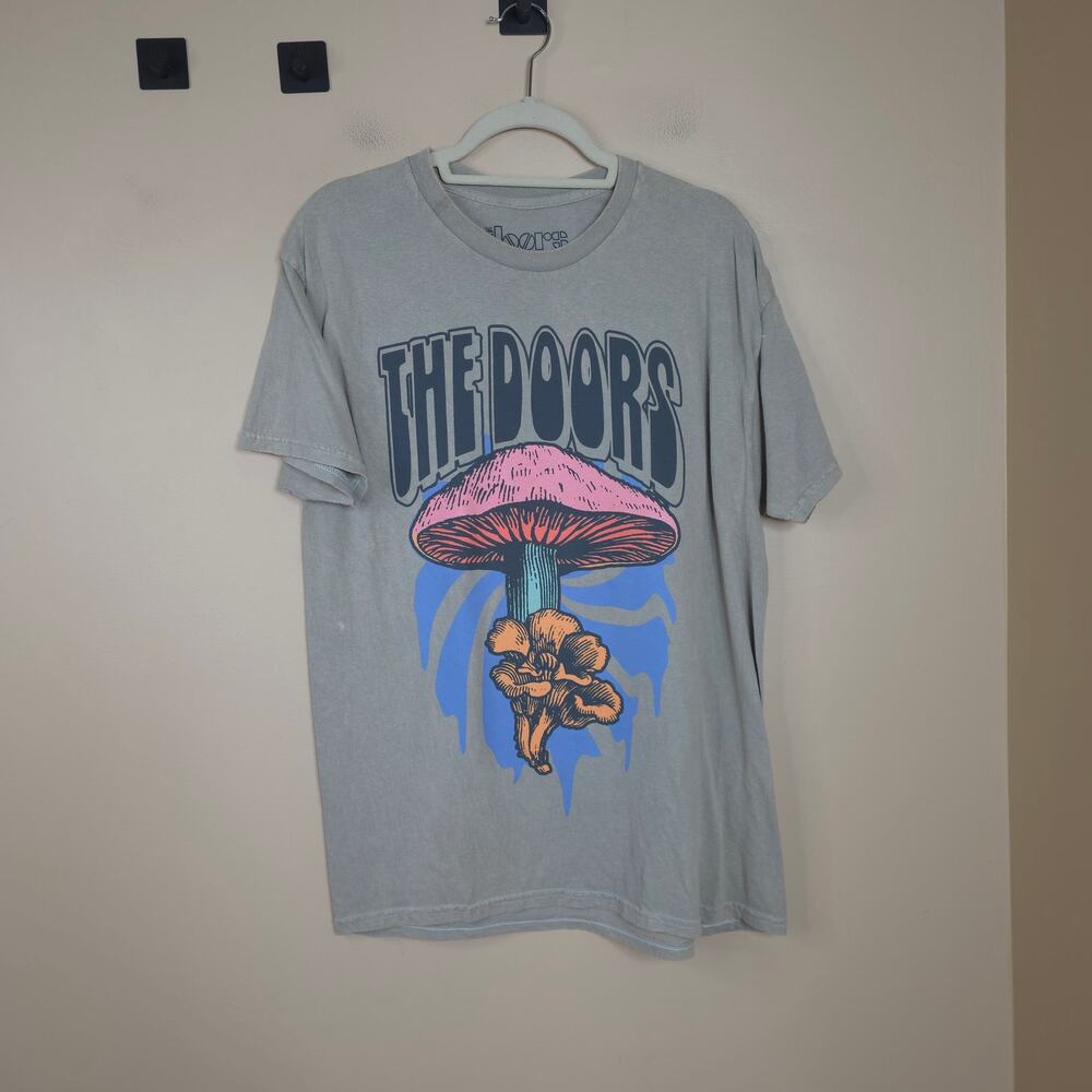 The Doors Short Sleeve Mushroom Graphic Tee in Tan Size L
